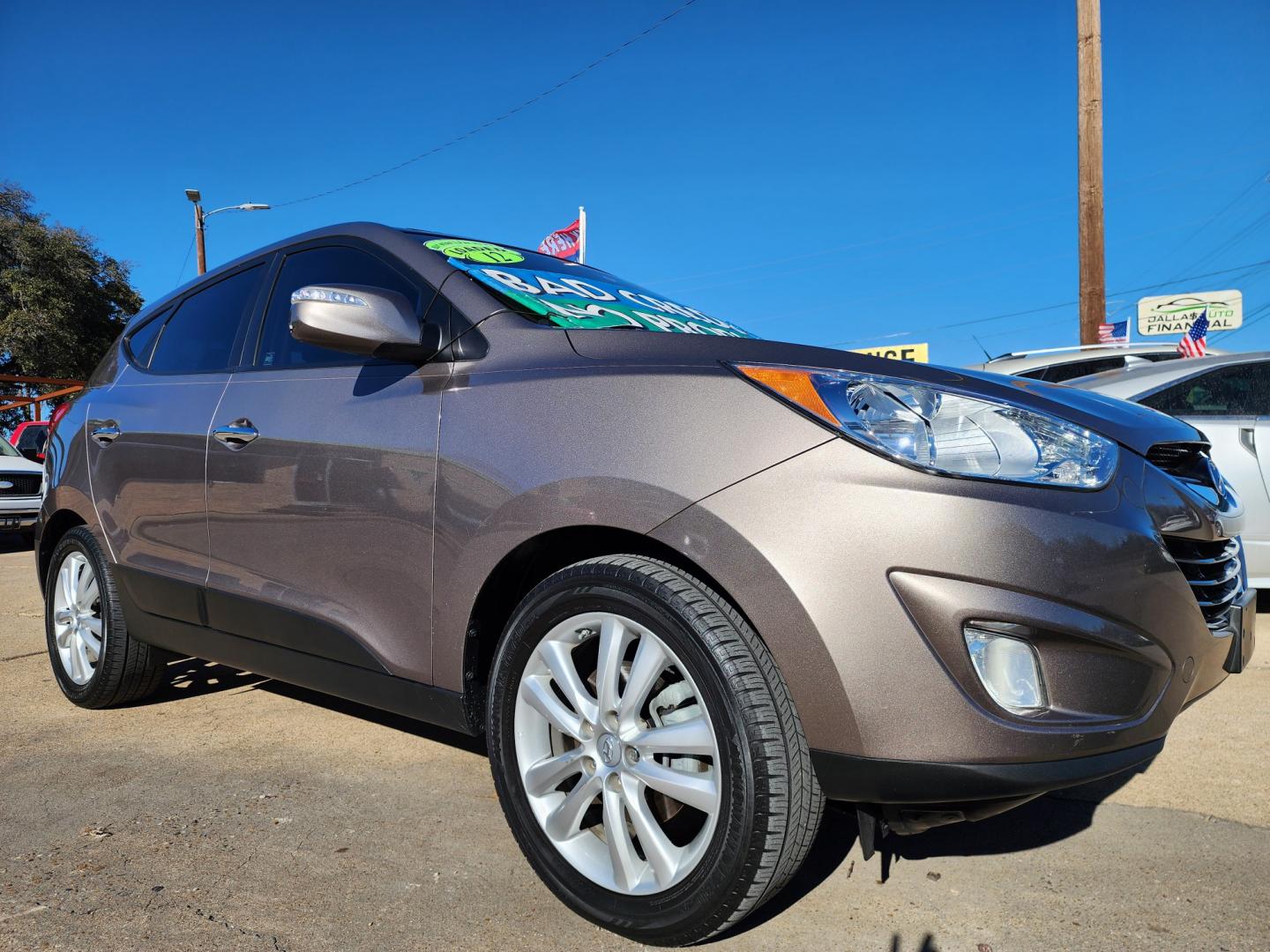 2012 GRAY Hyundai Tucson Limited (KM8JU3AC4CU) with an 2.4L L4 DOHC 16V engine, 6-Speed Automatic transmission, located at 2660 S.Garland Avenue, Garland, TX, 75041, (469) 298-3118, 32.885551, -96.655602 - Welcome to DallasAutos4Less, one of the Premier BUY HERE PAY HERE Dealers in the North Dallas Area. We specialize in financing to people with NO CREDIT or BAD CREDIT. We need proof of income, proof of residence, and a ID. Come buy your new car from us today!! This is a Very clean 2012 HYUNDAI TUC - Photo#1